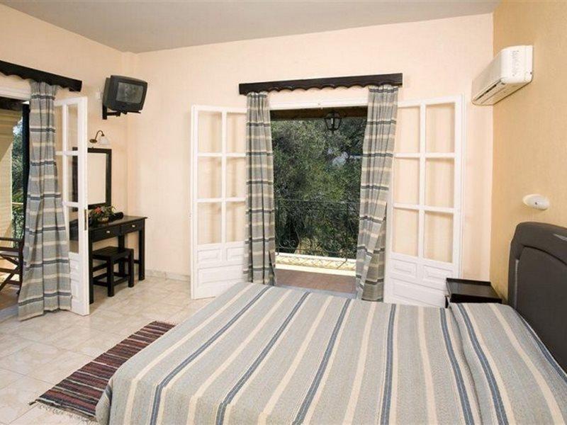 Yannis Servos Barbati Apartments Екстериор снимка