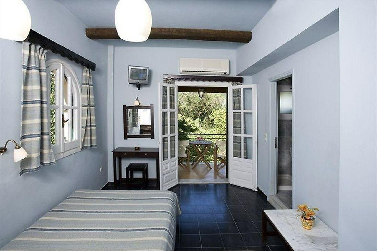 Yannis Servos Barbati Apartments Екстериор снимка