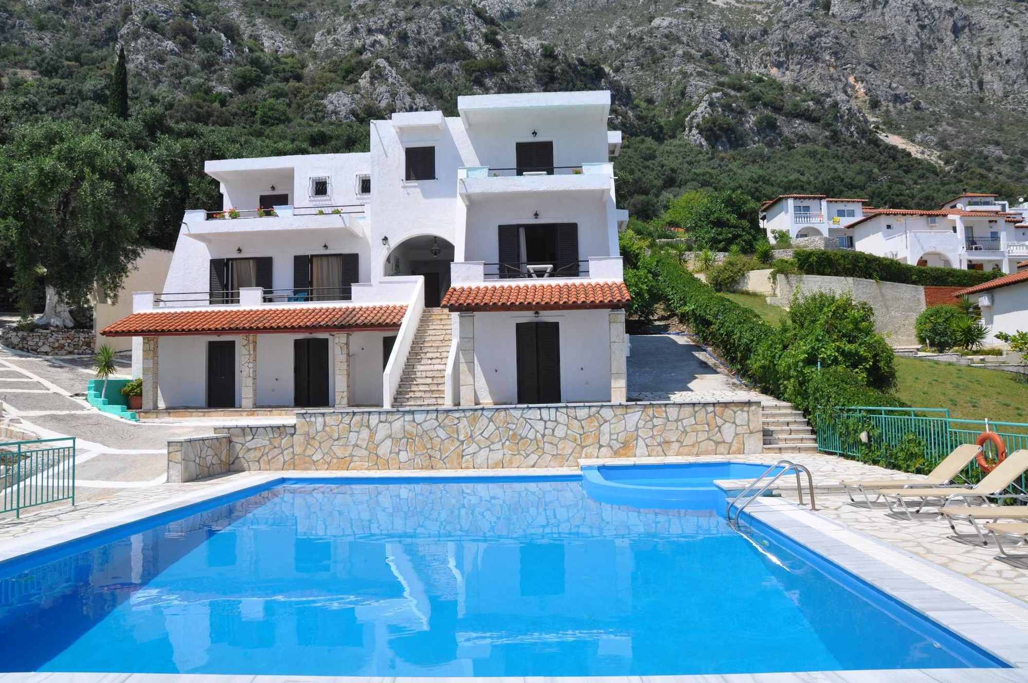 Yannis Servos Barbati Apartments Екстериор снимка